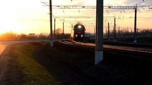 Тепловоз ТЭП70БС-222 с поездом "Восток".