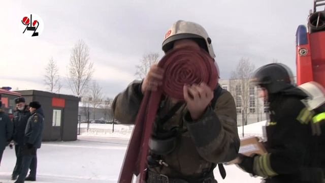 Одного "потеряшку" нашли в буфете, другого - в раздевал? смотреть онлайн