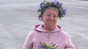 Как сплести венок из цветов для фотосессии.