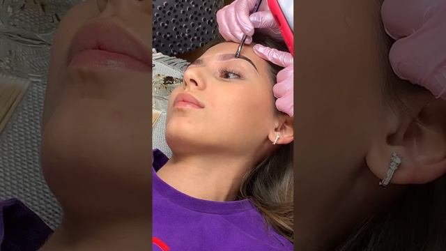 Окрашивание бровей краской Элан, на кушетке. Вырезки с смотреть онлайн