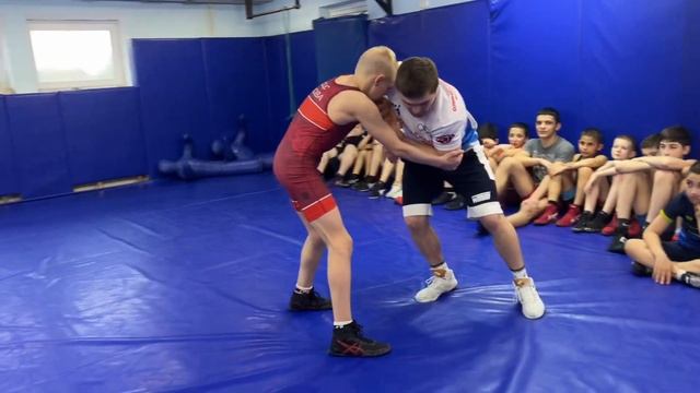 Приемы вольной борьбы. Проход в ноги . смотреть онлайн