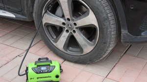 Аккумуляторный автомобильный компрессор Greenworks ACG301: о?