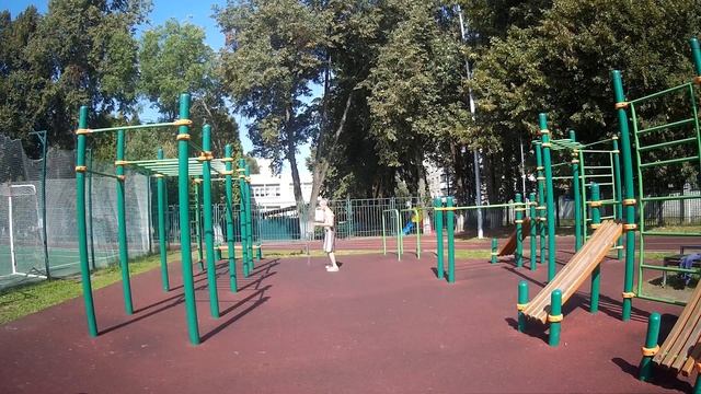 Старик в 65 лет прыгает на скакалке. смотреть онлайн