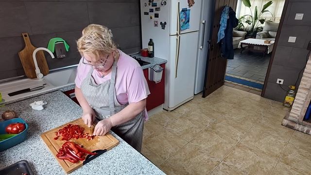 ТЕТЯ накрыла стол . Вот такой стол у нас.Когда все за ст смотреть онлайн