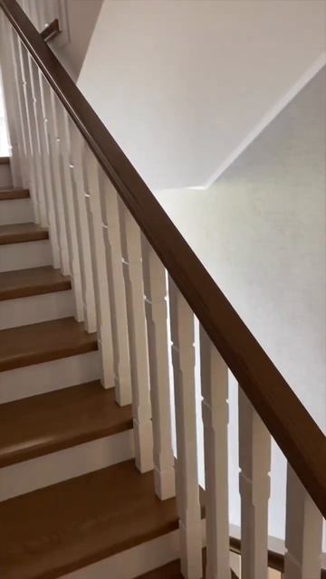 Лестница из ясеня на металлическом каркасе 🏡 смотреть онлайн