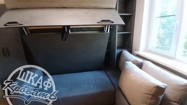Большой гарнитур для маленькой квартиры.