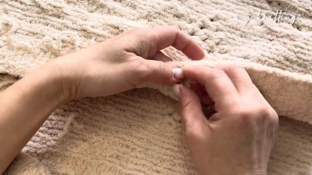 Видео 13. Пришиваем пуговки. Вяжем жилет по фото - карти? смотреть онлайн