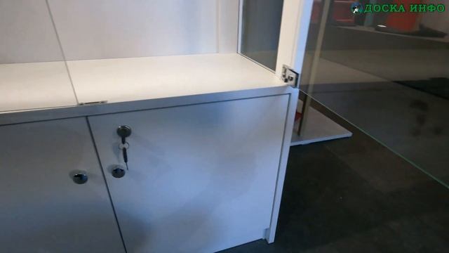 Стеклянная витрина с подсветкой смотреть онлайн