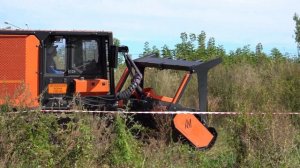 САМОХОДНЫЙ МУЛЬЧЕР В РАБОТЕ. АЛТАЙЛЕСМАШ. БАРНАУЛ .