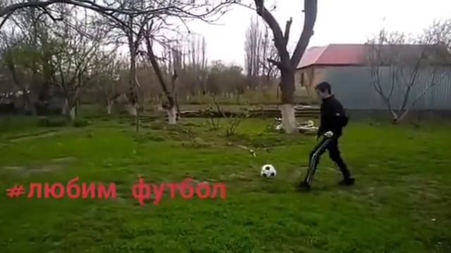 Играем футбол дома. А вам слабо?))))