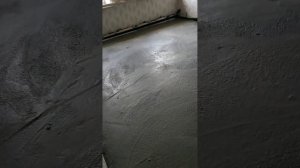 Чудо мастера. Залили пол не ровно.