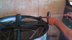 Электропривод на медогонку из старой дрели.