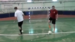 Урок №1 «Остановка мячей подошвой»