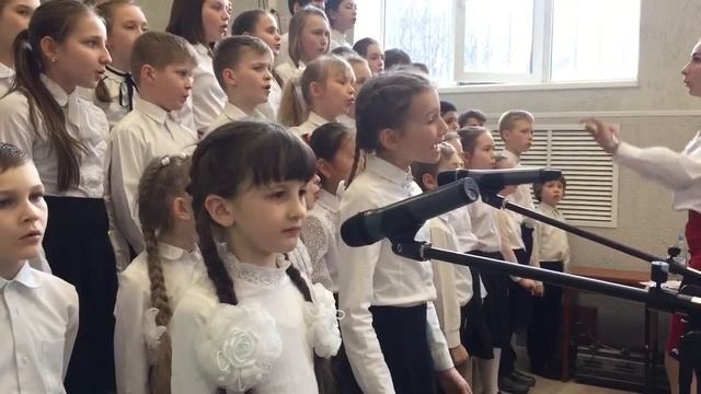 «Я хочу, чтоб птицы пели» исп. М. Кузнецова (7 лет), Хор ДМШ им. Калинина смотреть онлайн