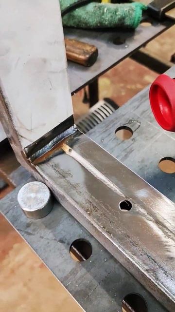 а? Зачищать или нет? #лофтмебель #лофт #мебель #сварка #so смотреть онлайн