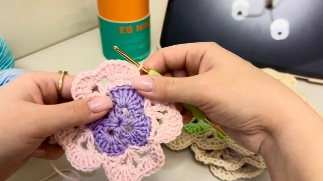 Вяжем квадратный мотивцветочный мастер класс