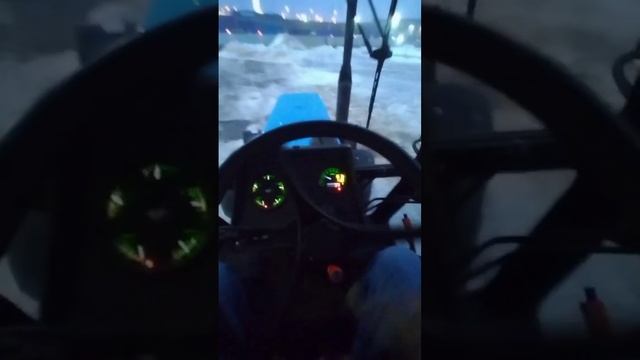 МтЗ 82 новый. Уборка снега смотреть онлайн
