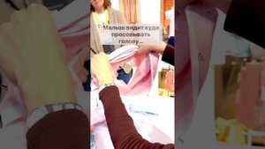 Как научить одевать первую футболку малыша?