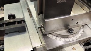 Новая быстросменная резцедержка 250-222