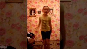 Как научиться делать стойку на руках у стены