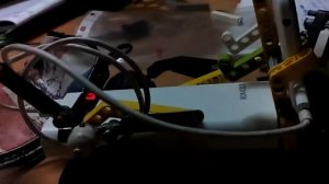 Подставка из Лего техника для любого смартфона