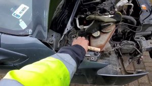 Как самостоятельно заменить лобовое стекло на мазда 2