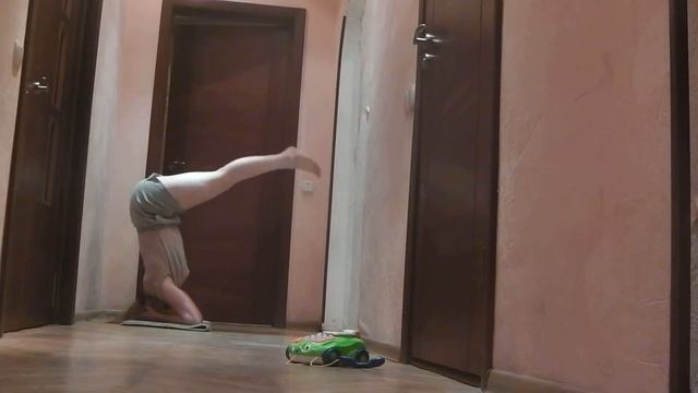 Стойка на голове смотреть онлайн