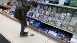 ШКОЛЬНИК СЛОМАЛ СВОЙ ТЕЛЕФОН!!!!НЕ КУПИЛИ PS4