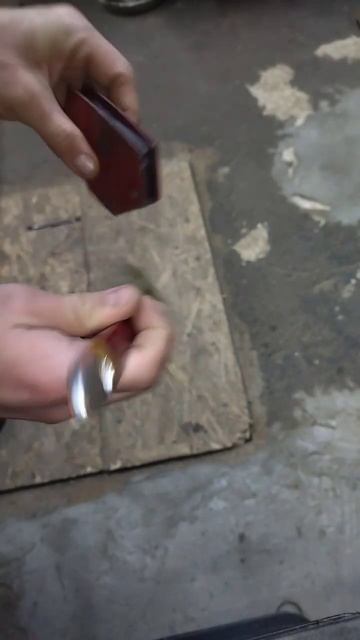 Как очистить магнитный уголок для сварки? #shorts смотреть онлайн