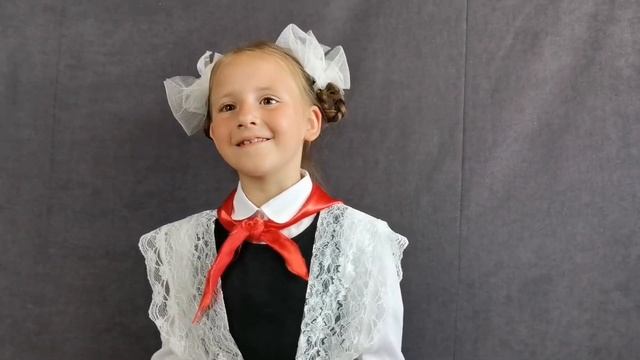 Милана Сокольникова в роли Оли. Королевство кривых зе?