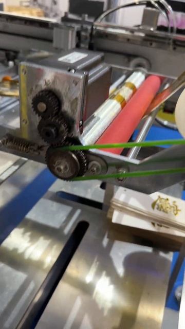 Пресс для тиснения с автоподачей материала TJ-550 смотреть онлайн