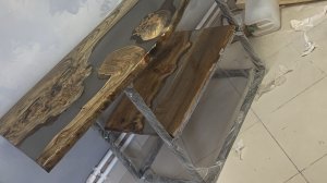Полочка в ванную комнату из эпоксидной смолы и карагача,покрытие лаком. В процессе работы