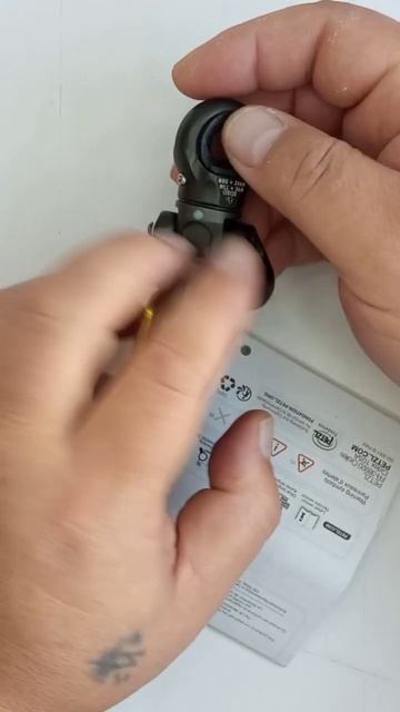 Блок с зажимом Petzl MINI TRAXION + DMM Focus смотреть онлайн