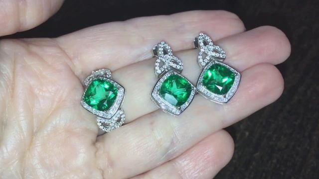 Серебряный гарнитур (серьги+кольцо) с зелёным топазом смотреть онлайн