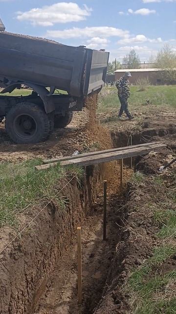 Подушка для фундамента  #стройка #фундамент #стройка2024 смотреть онлайн