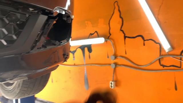 Мопедист влетел в бампер, окончательно его разбив