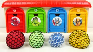 Видео для детей. Играем в шарики разные и игрушки для развития детей. Детям