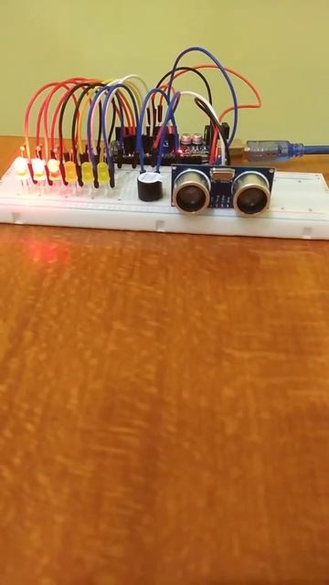 Arduino. Ультразвуковой дальномер. смотреть онлайн