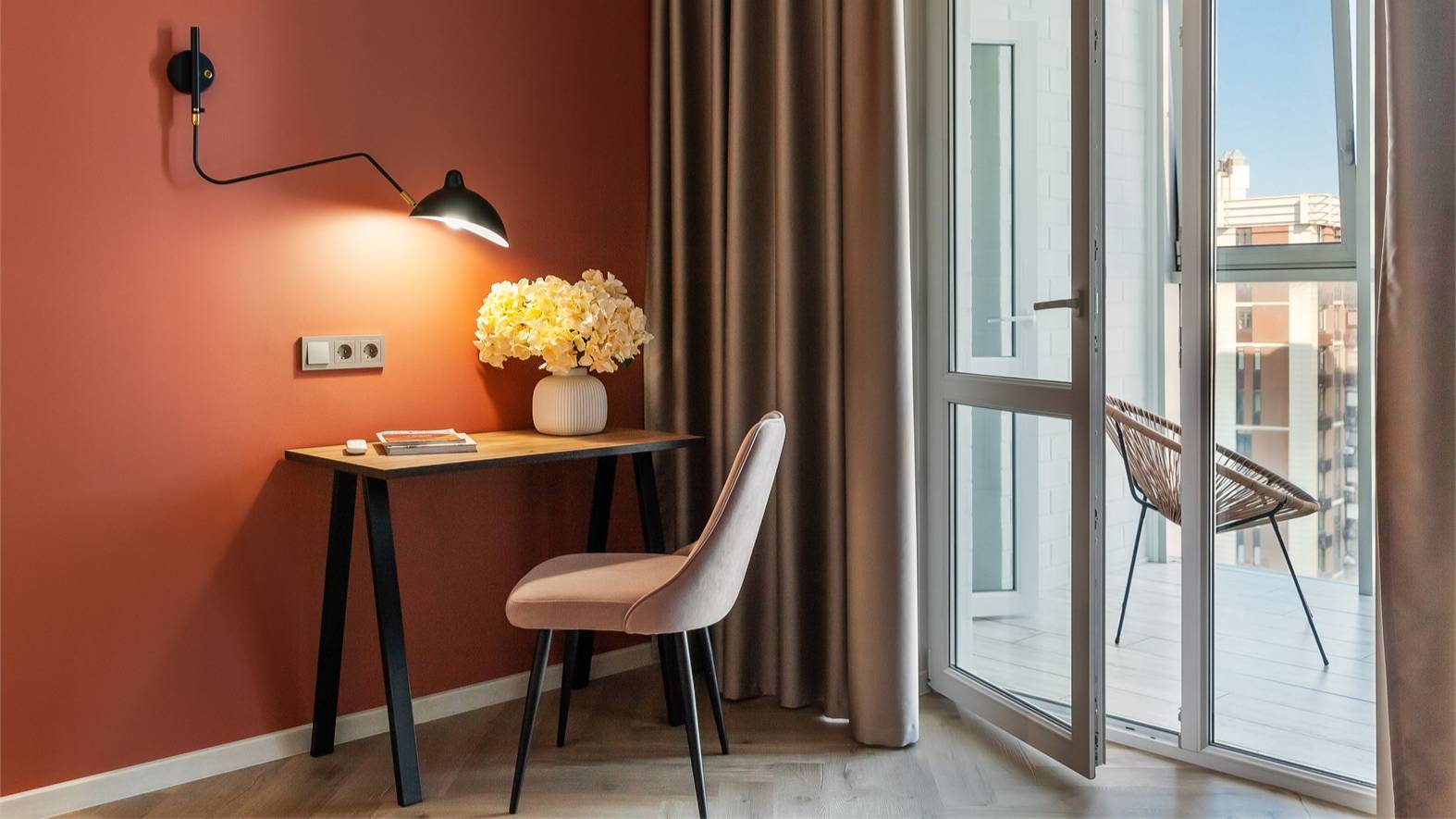 Апартаменты CORAL на первой береговой линии в центре Новороссийска с панорамным видом на море смотреть онлайн