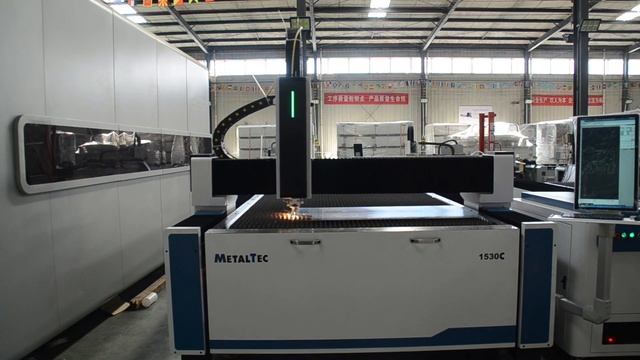 Оптоволоконный лазерный станок MetalTec 1530С со сменным ст