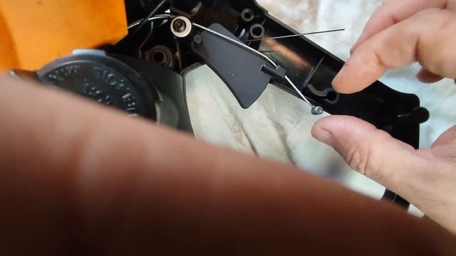 Сборка ручки газа на бензопиле Партнёр Р340 смотреть онлайн