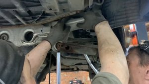 W211.зад.ПОДРАМНИК замена подушек и салентов