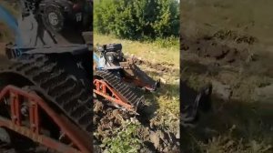 Испытания гусениц Крутец на мотоблоке с плугом по цел?