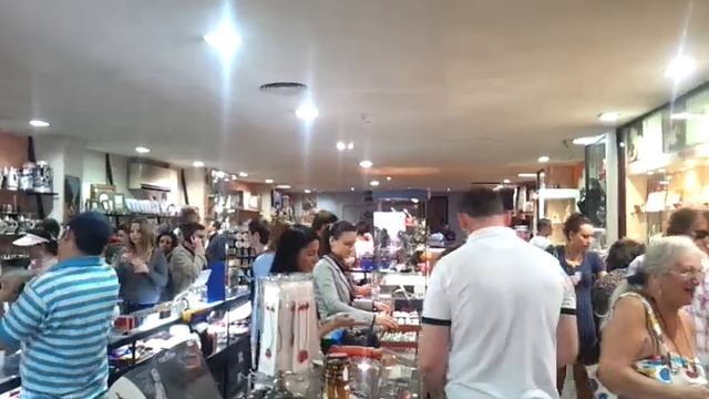 БАРСЕЛОНА СУВЕНИРНАЯ ЛАВКА смотреть онлайн