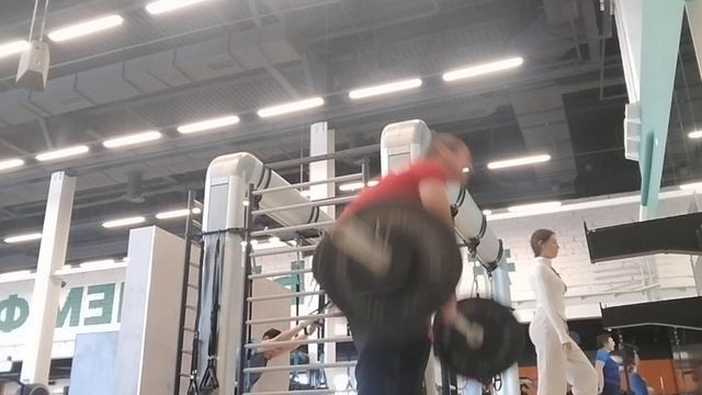 Рывок штанги одной рукой 325 кг в 53 года. В следующий ра?