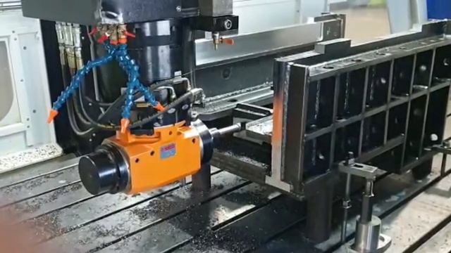 Фрезерный станок портального типа с ЧПУ с угловой головкой