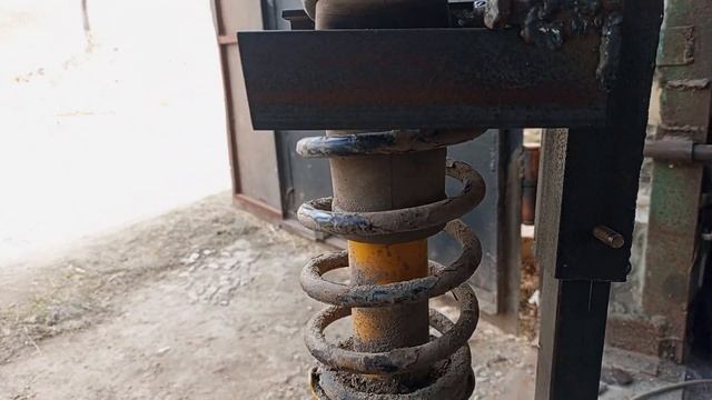 Отличная приспособа для разбора стоек смотреть онлайн