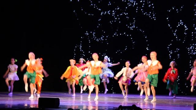 Танец  В гостях у сказки - Буратино! Анна Садакова в роли Буратино! смотреть онлайн