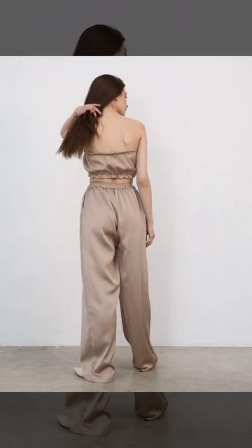 Бежевый костюм из шелка смотреть онлайн