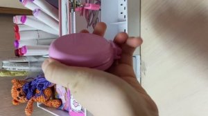 собираю пенал и рюкзак в школу